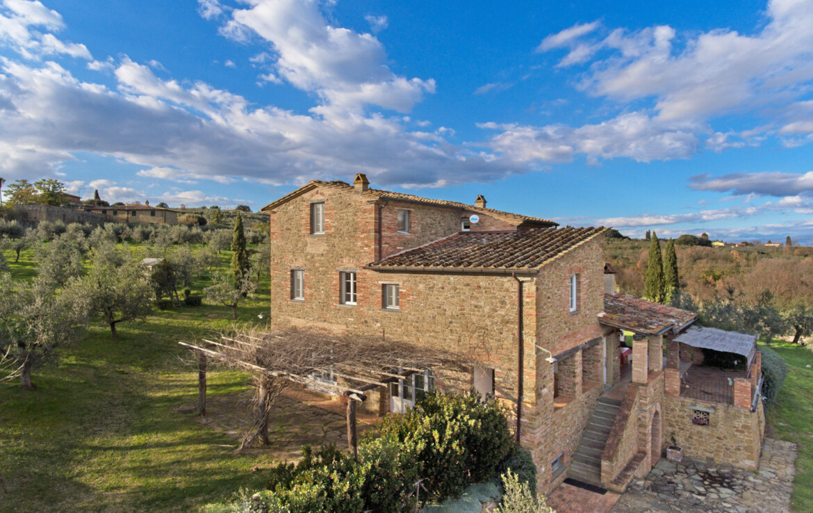 Eco friendly farmhouse in beautiful Tuscany Bestrealty